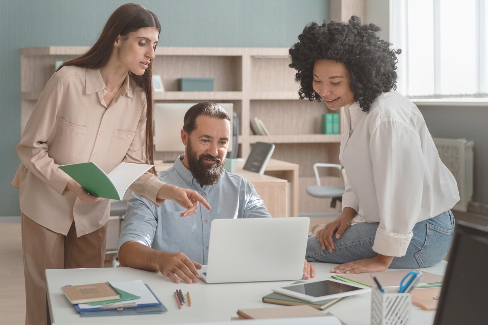 Session de formation en analyse financière avec participants